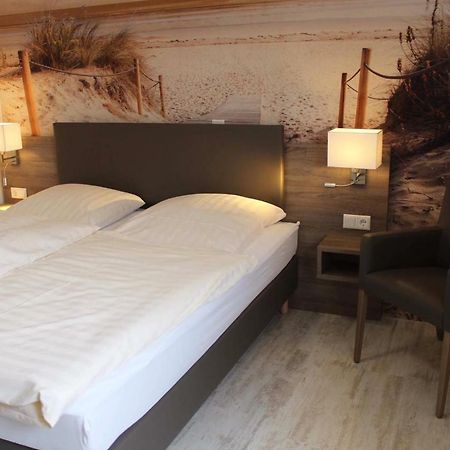 Hotel Zum Lutten Didi Friedeburg ภายนอก รูปภาพ