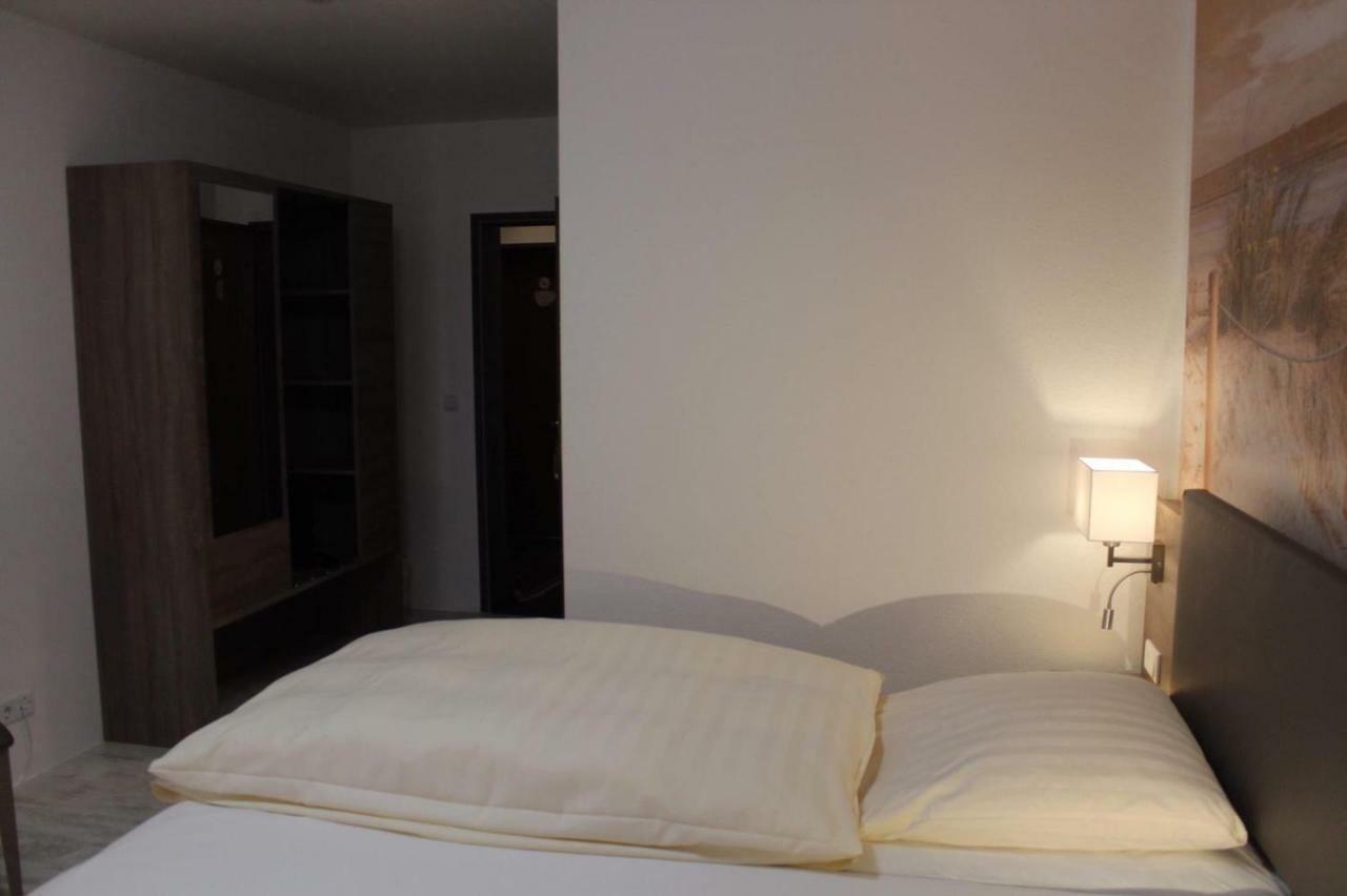 Hotel Zum Lutten Didi Friedeburg ภายนอก รูปภาพ