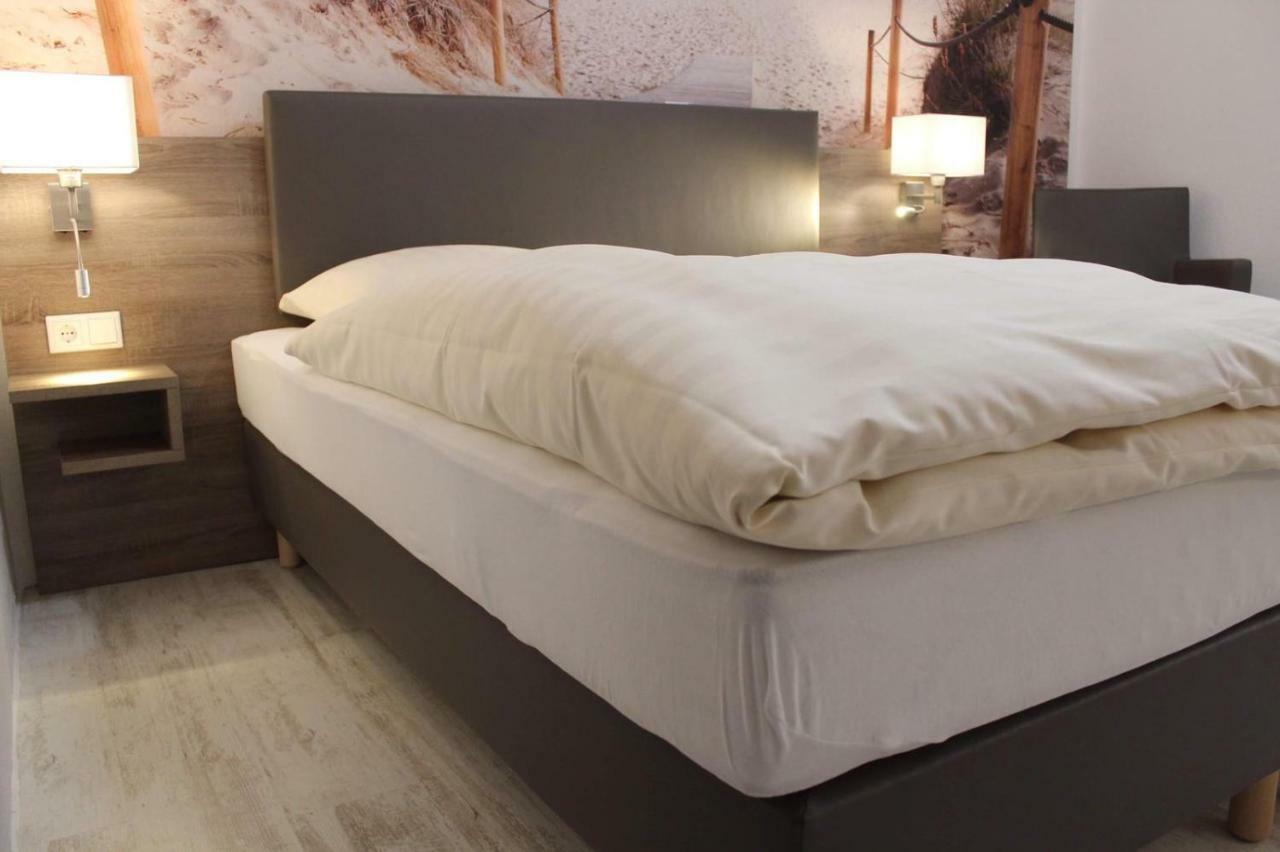 Hotel Zum Lutten Didi Friedeburg ภายนอก รูปภาพ