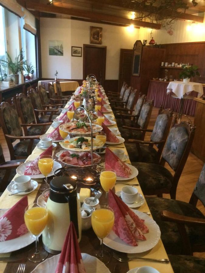Hotel Zum Lutten Didi Friedeburg ภายนอก รูปภาพ