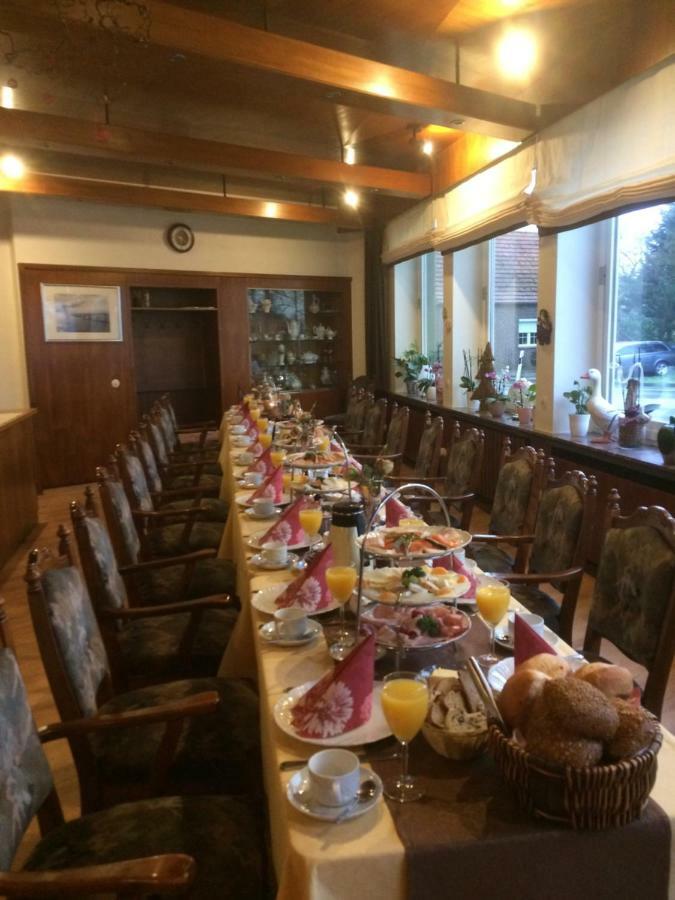 Hotel Zum Lutten Didi Friedeburg ภายนอก รูปภาพ
